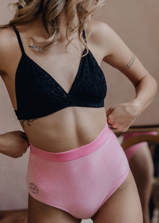 Różowe figi do pole dance z marszczeniem na pupie | Majtki do pole dance | Sklep internetowy SeeMe Shop