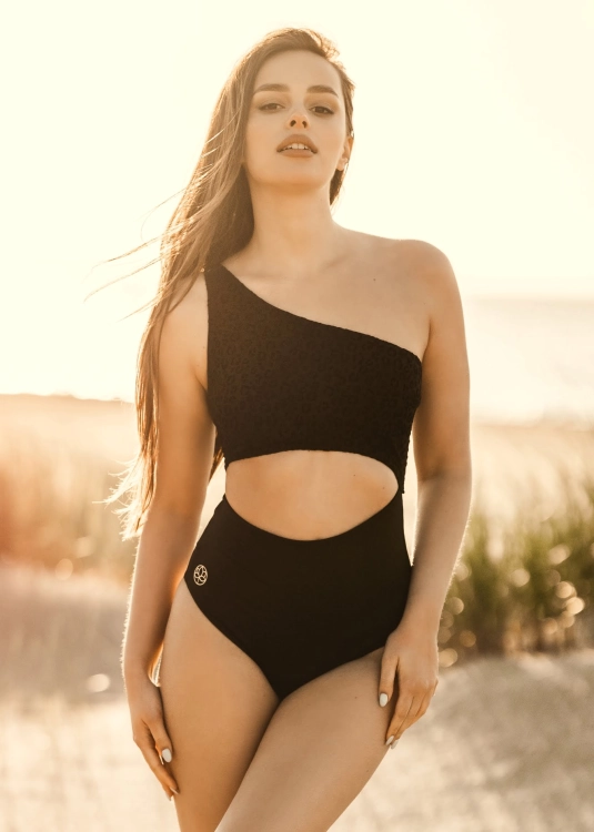 Czarne asymetryczne monokini | Body plażowe | Sklep internetowy SeeMe Shop
