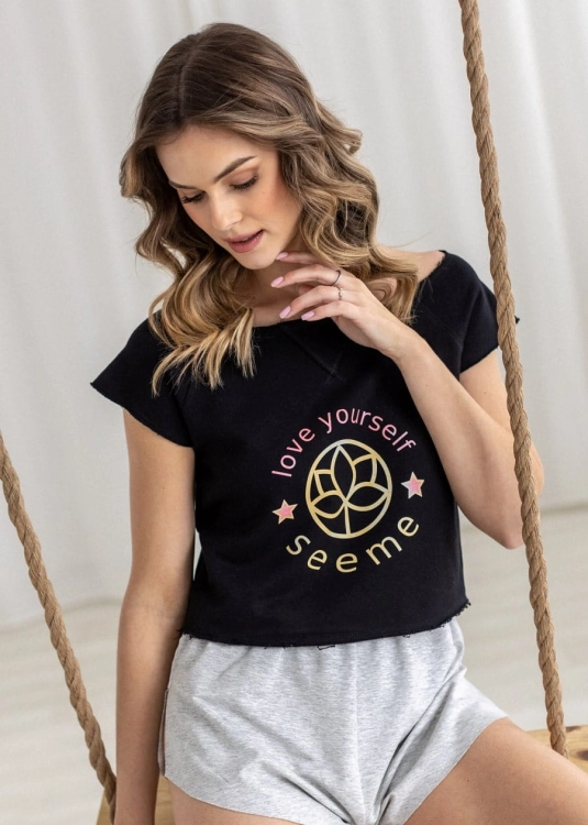 Bluzka z krótkim rękawem i dużym logo SeeMe na plaże lub na jogę | Sklep internetowy SeeMe Shop