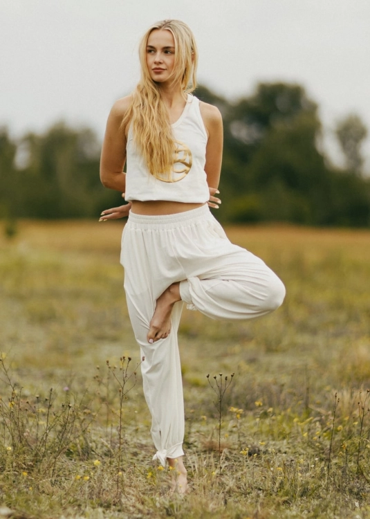 Białe, luźne spodnie do tańca lub jogi | Spodnie do jogi | Ubrania do jogi | Sklep internetowy SeeMe Shop