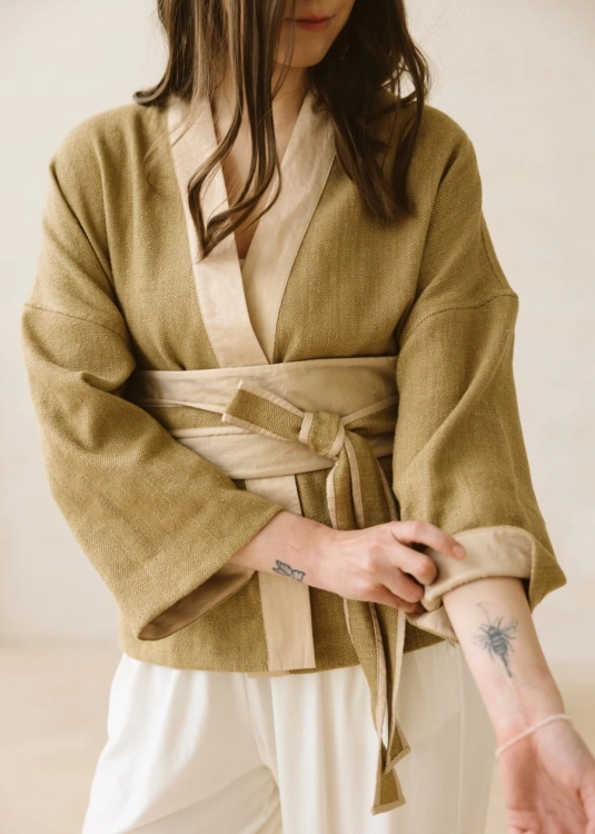Oliwkowe kimono z wełny z dodatkiem jedwabiu | Sklep internetowy SeeMe Shop