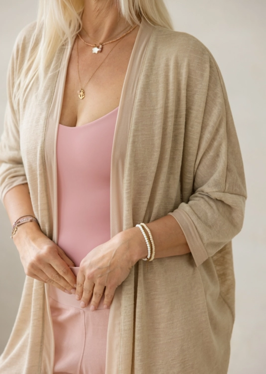 Beżowy kardigan oversize o kimonowym kroju | Sklep internetowy SeeMe Shop