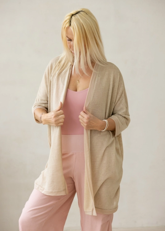 Beżowy kardigan oversize o kimonowym kroju | Sklep internetowy SeeMe Shop