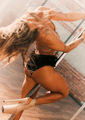 Czekoladowe majtki do pole dance z falbankami | Majtki do twerku z falbankami | Sklep internetowy SeeMe Shop