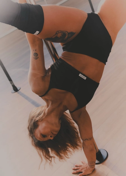 Klasyczny strój na trening pole dance w pastelowych kolorach | Sklep internetowy SeeMe Shop