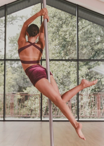 Welurowe dziecięce spodenki do pole dance | Dziecięcy strój do pole dance | Sklep internetowy SeeMe Shop